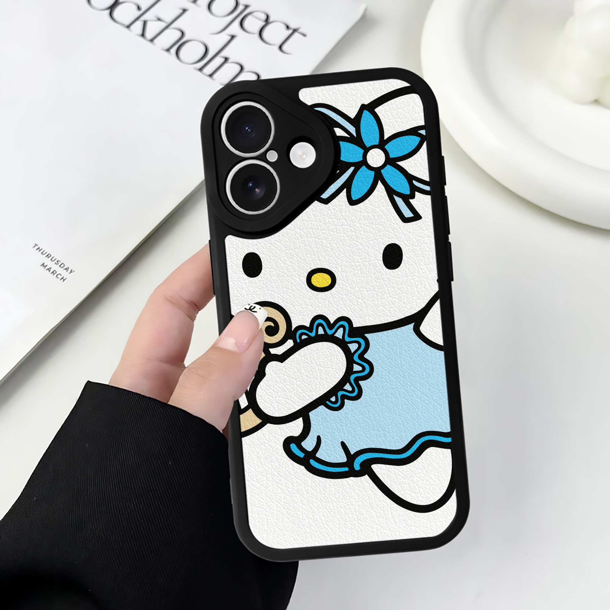（画像用） Hello Kitty ハローキティ 【iPhone 16シリーズ対応】シリコンスマホケース（レザー調） 材質：シリコン